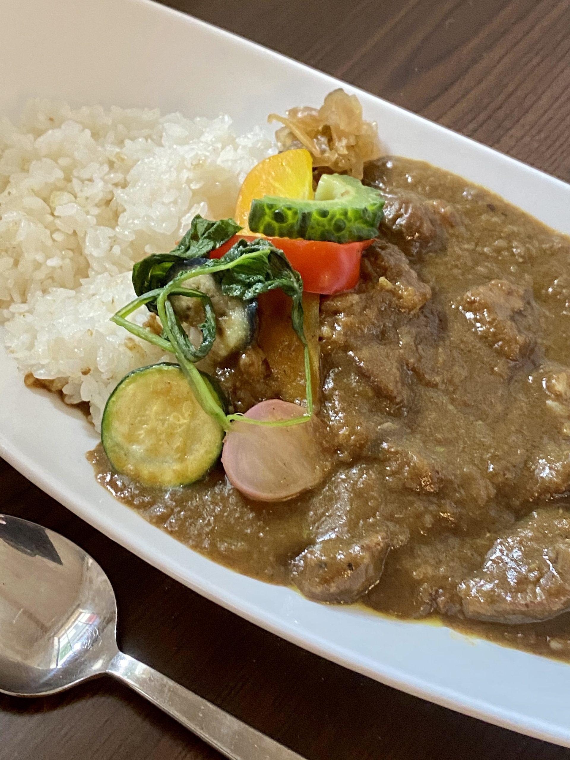 三元桜豚使用　本格欧風カレー　kamikamiya