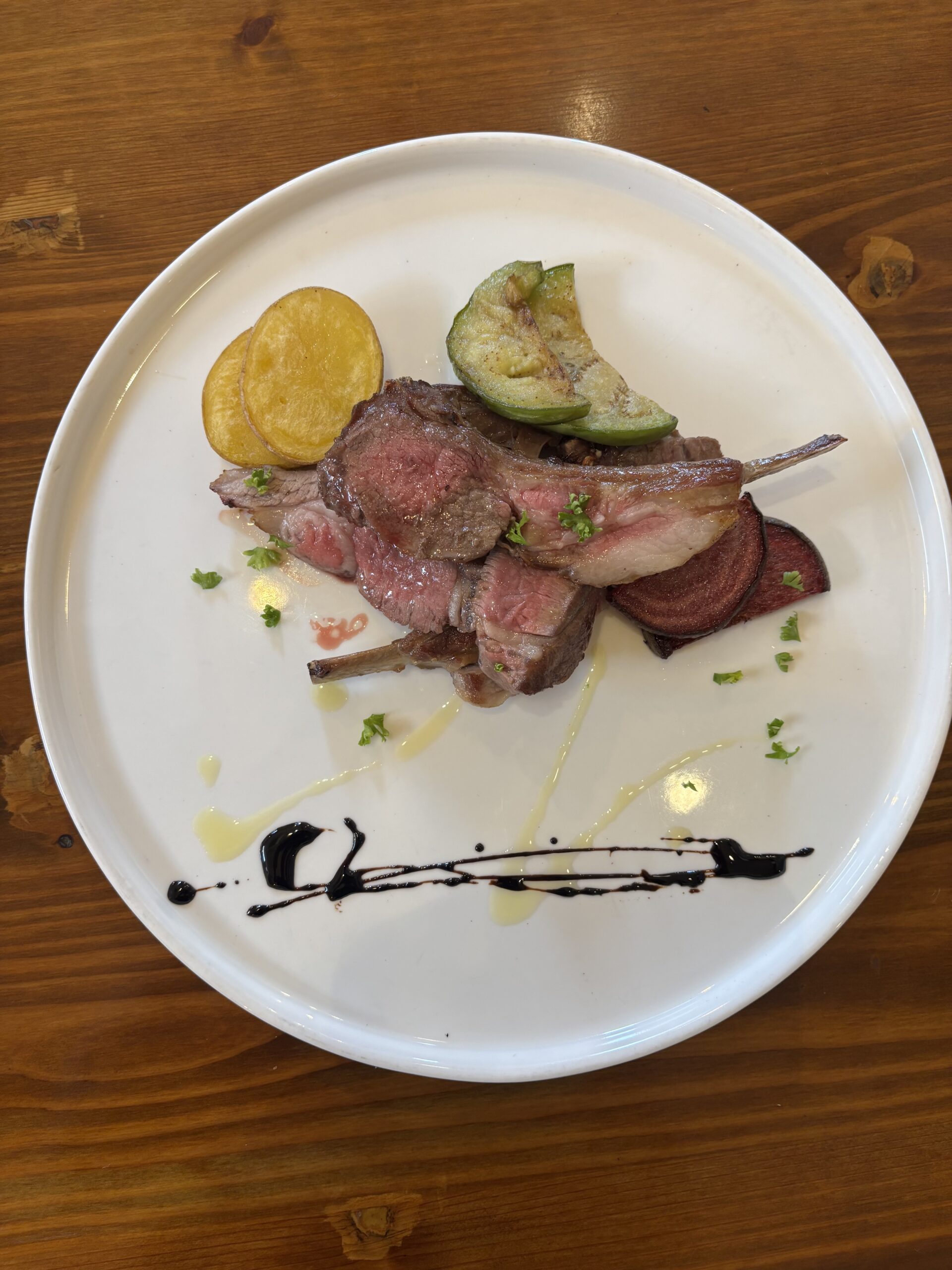 埼玉県飯能市イタリアンレストランカミカミヤ
骨付き仔羊の芳香バルサミコソース
飯能駅近い 駐車場有